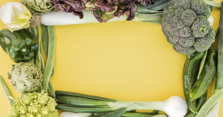 O que é Veganismo | Composição de legumes frescos na praça